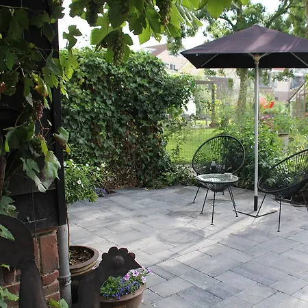 Hoeve Altena Guesthouse Woudrichem Exterior photo