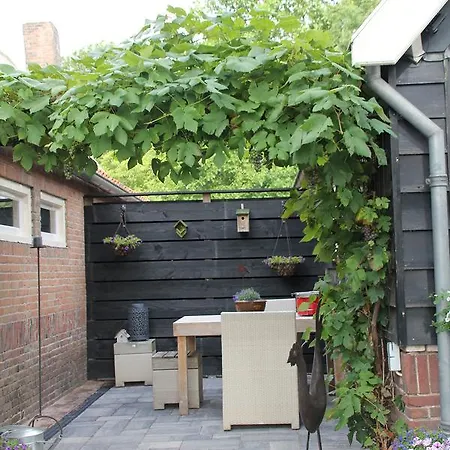 Hoeve Altena Guesthouse Woudrichem Exterior photo