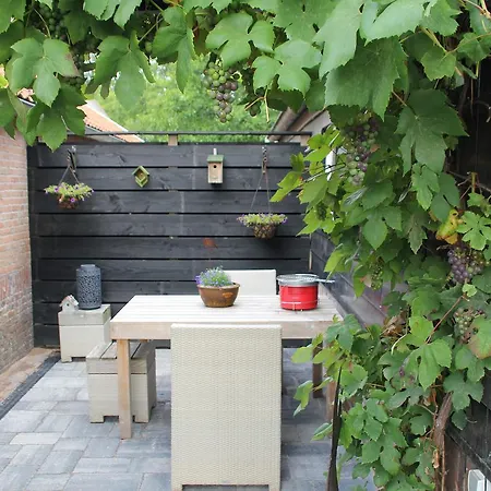 Hoeve Altena Guesthouse Woudrichem Exterior photo